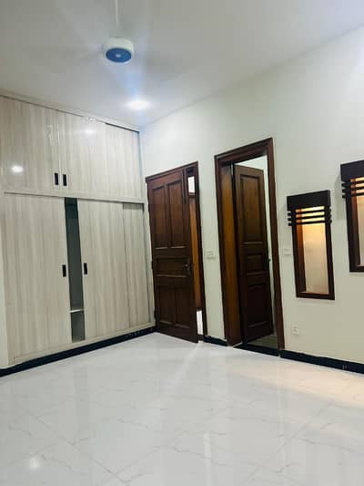 Bani Gala Lower Portion Sized 10 Marla For rent