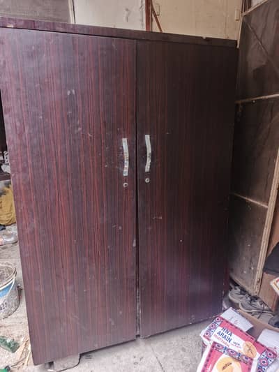 Heavy 6 ft Almari kabat in Lush condition