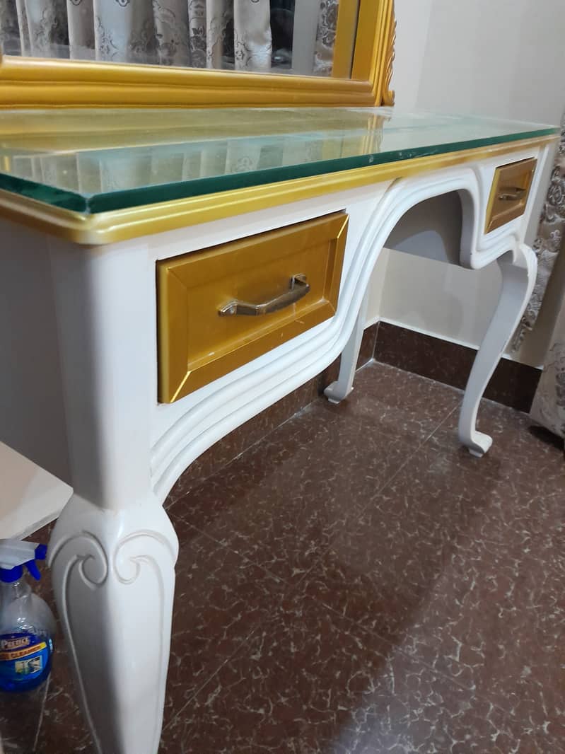 Bed + Dressing Table + Side Table 5