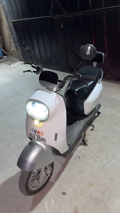 Evee nisa scooter
