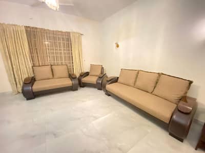 6 Seater Sofa Set – Excellent Condition – Modern Design – Lahore
