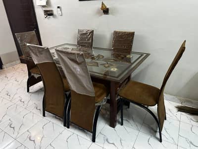 dainning table with chairs