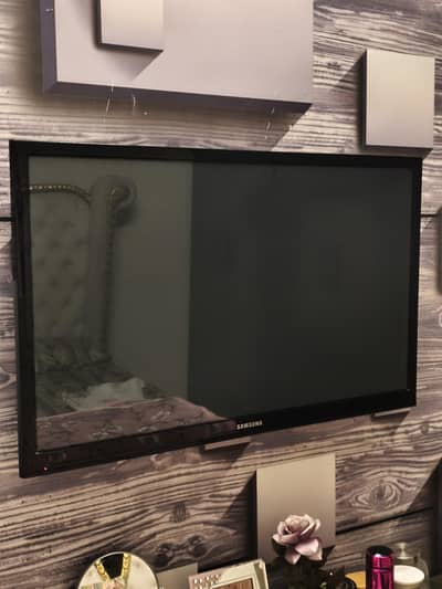 Samsung 43” Plasma 3D TV PS43D450A2 with Genuine Samsung Glasses
