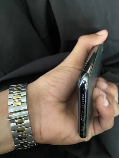 I am selling my phone all ok no fault 4 month sim time