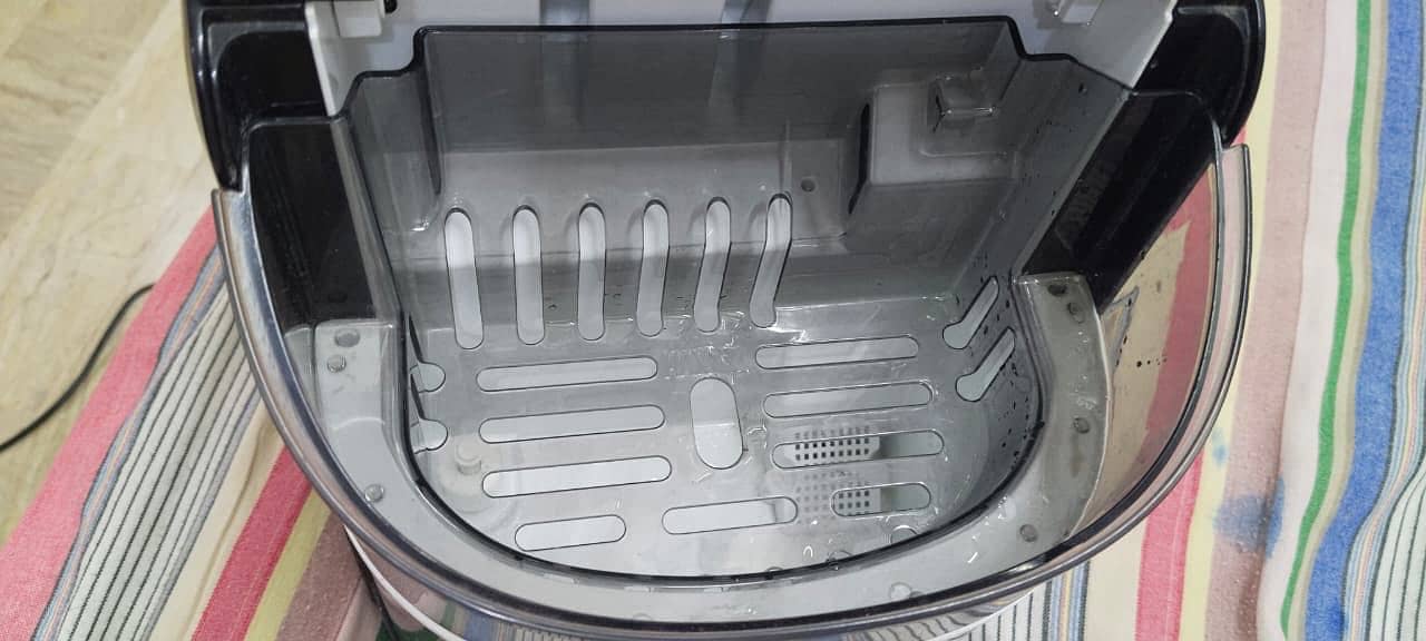 Ice maker 6