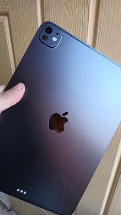 Apple iPad Pro M5 (wifi+cellular) 10 months warranty