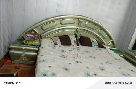 Deco bed and dressing table with dressing stool and side table