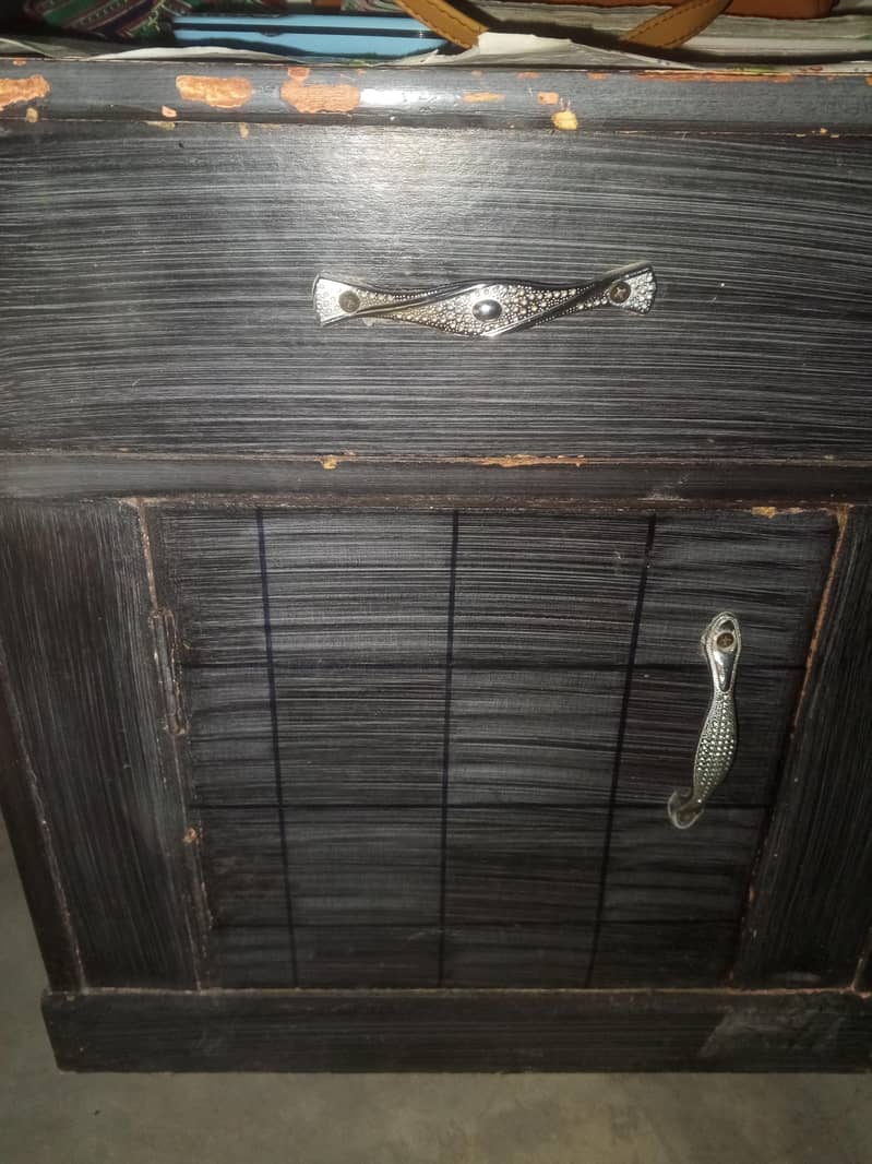 بیڈ سیٹ مکمل  ڈریسنگ ٹیبل 2 سائیڈ ٹیبل 3