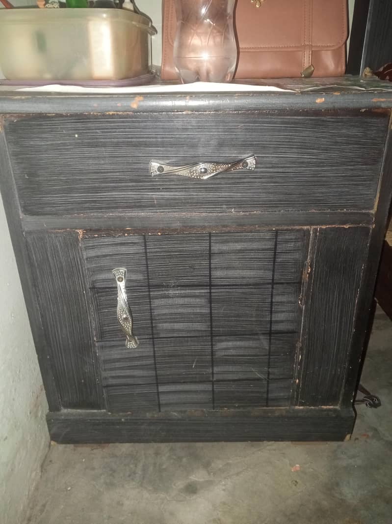 بیڈ سیٹ مکمل  ڈریسنگ ٹیبل 2 سائیڈ ٹیبل 4