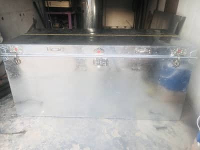 Almarian sandok or Jitny bi Iss tarah ky product hyn . .