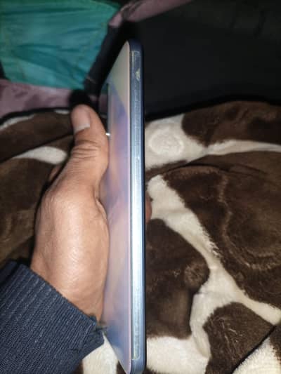 vivo Y21. . 4 RAM  memory64. call number 03074686430