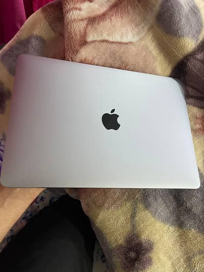 Macbook Pro 2017 13-Inch Core i5 3.3Ghz Retina Display