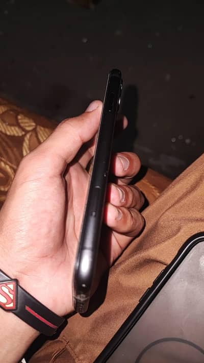 mdm iphone 11 10/10 condition