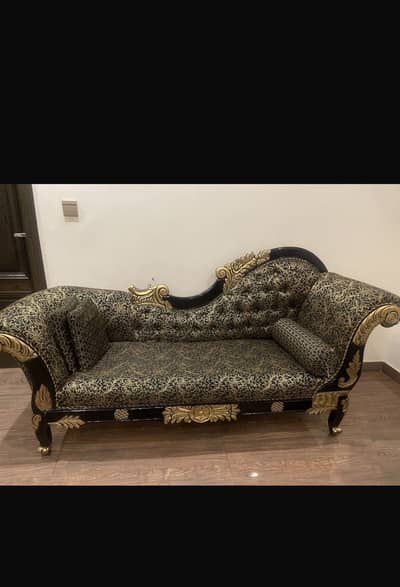 Minimalist Dewan for comfortable sitting