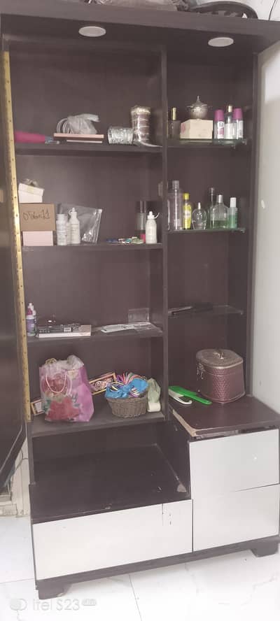 decent bed 2 side tables and dressing table