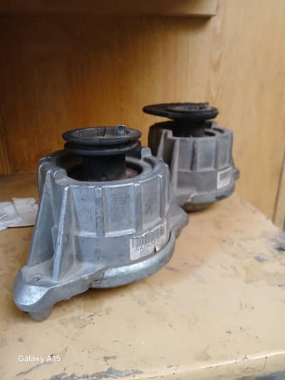 engine mounts off Mercedes benz w204 genuine