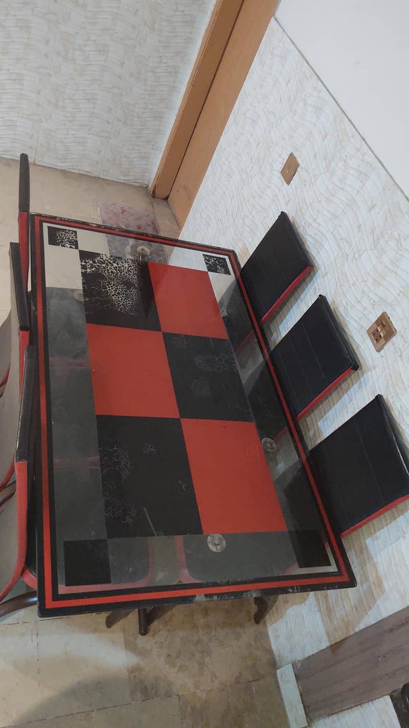 Dining Table in good condition 3