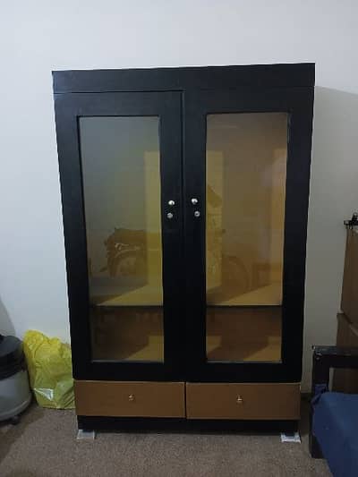 Almari Good Condition Argunt sell