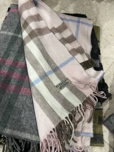 Burberry scarfs bulk quantity available for sale