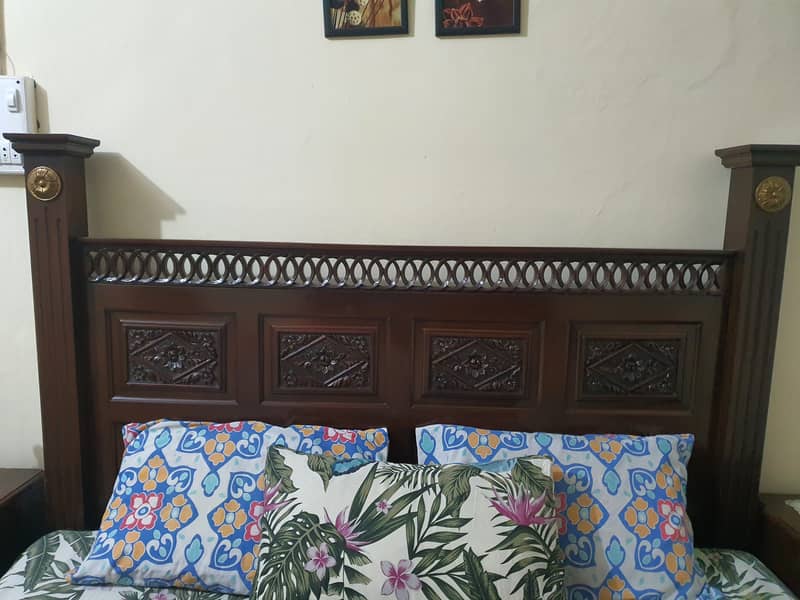 Double Bed, Side Tables, Dressing table 4