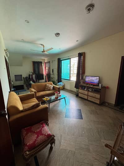 1 kanal Outstanding Upper Portion In NFC SOCIETY PRIME LOCATION