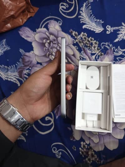 brand new condition 10/10 arjunt sale sim bi active nai ki box peck