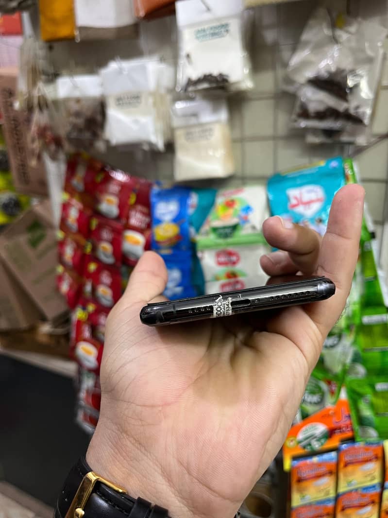 Iphone 11 pro max 4