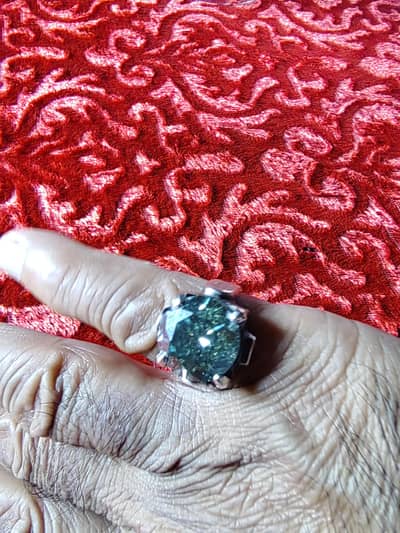 Masonite diamond pur green color around 10 carat