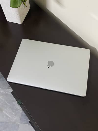 MacBook Pro 2017 | 15 Inch | 16/512