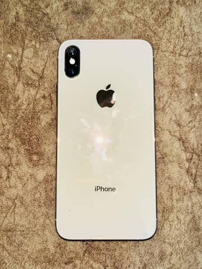 iphone xs 64 gb in good condition read caption