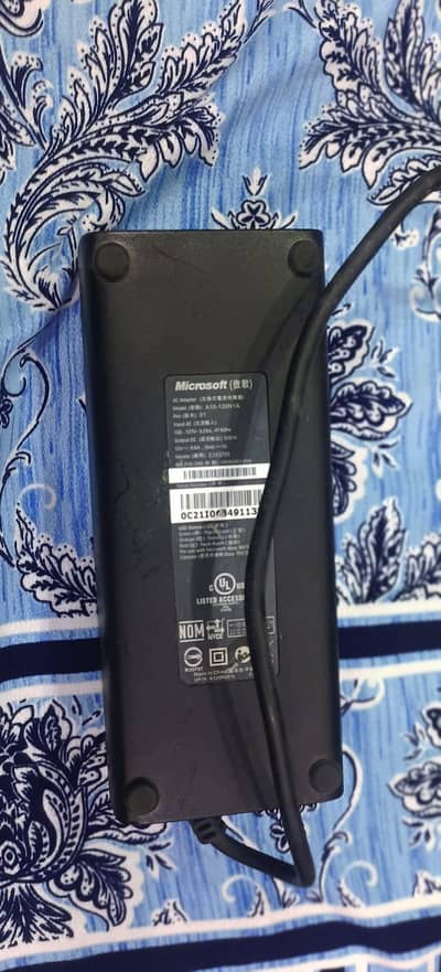 Xbox 360 slim 10/10 condition