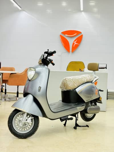 EV scooter scooty bike yadea ramza eveon evee electric