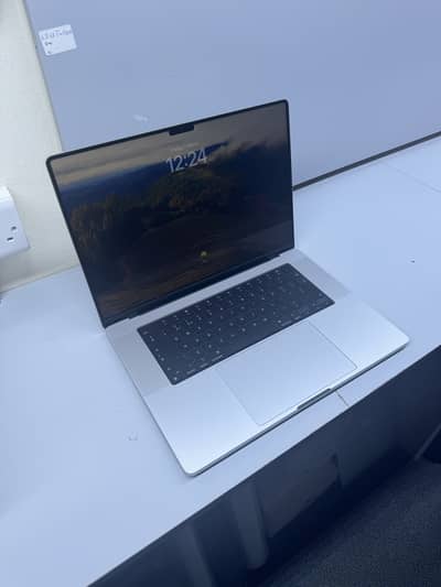 MacBook Pro 16" M2 Max Ram 32 and 64 SSD 1TB Excellent Condition