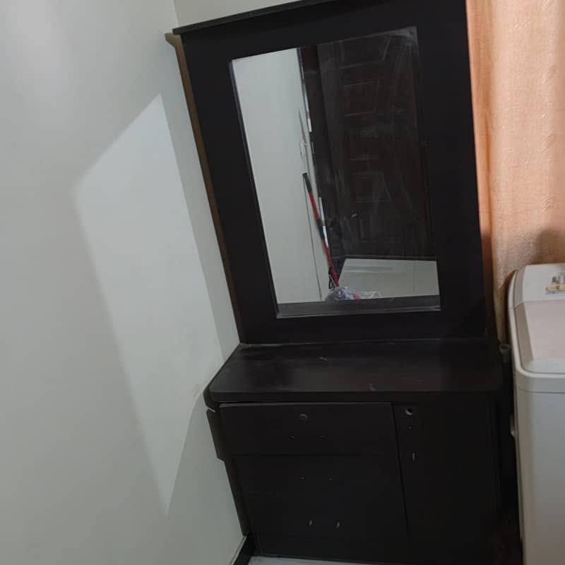 Dressing table 0