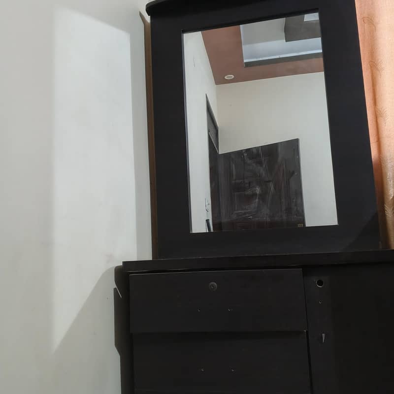 Dressing table 3