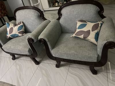 5 seater Sofa in pure Sheehan wood for urgent sale