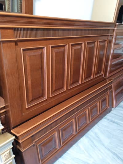 Costumized beds set with side tables,dressing mirror and all available