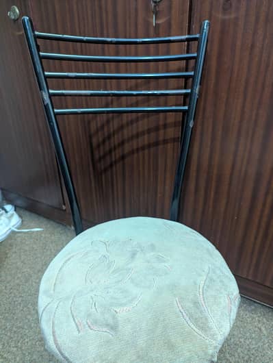 Metalic chairs (4pc) for sale.