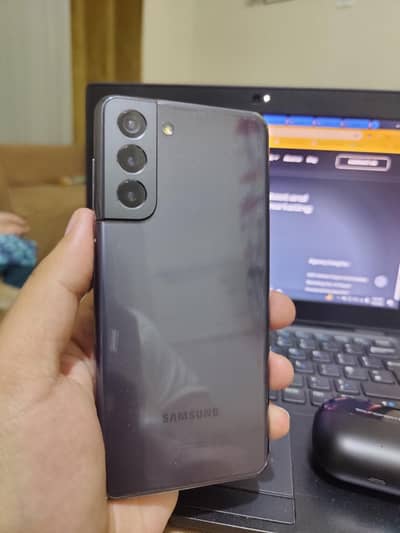 Samsung S21 (256Gb) with Charger