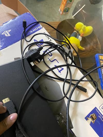 Playstation 4 ps4 all oky with 3 games 500gb with extra controllers