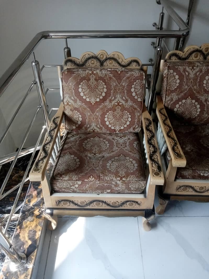 10/10 condition solid wood sofa set 0