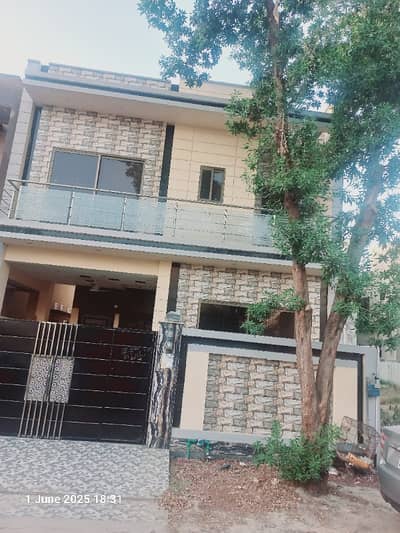 A Perfect House Awaits You In DHA 11 Rahbar Phase 2 - Block h