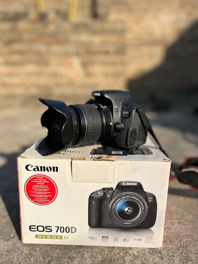 Canon EOS 700d DSLR 18-55 kit lens with complete Box condition 10/10++