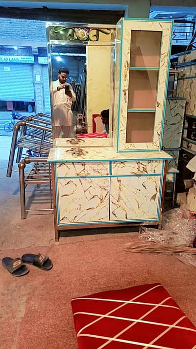 سٹیل ڈریسنگ ٹیبل