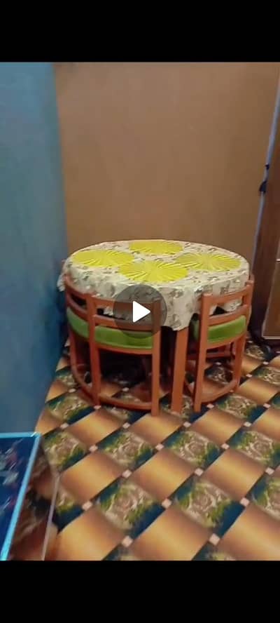 4 seeter table with chair