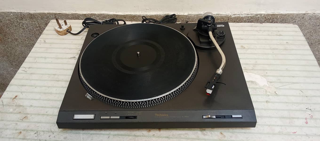 Technics Turntable lp player 1