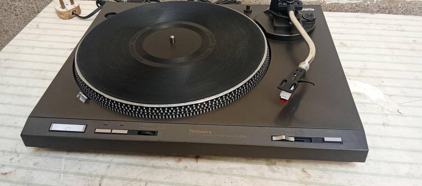 Technics Turntable lp player 2