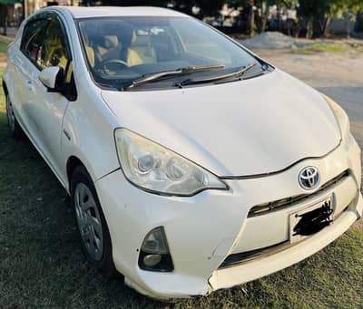 Toyota Aqua G Packege Pearl White clr