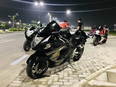 suzuki hayabusa heavy bike