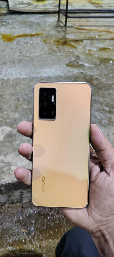 Vivi v23e  8/128 10/8 condition